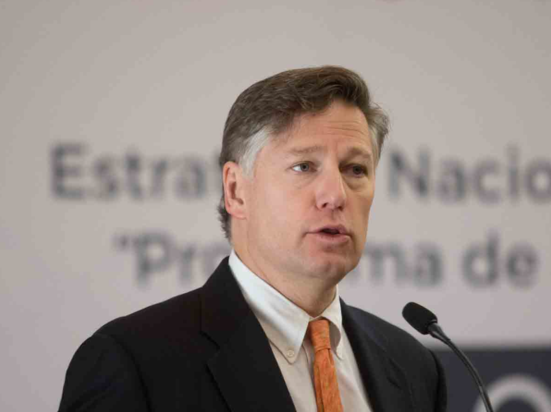 Christopher Landau, ex embajador de EU en México, llama a votar por Donald Trump