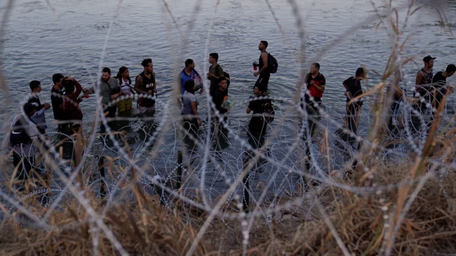 Efecto Trump: Gobierno de Biden no podrá cortar alambre de púas que colocó Texas en la frontera