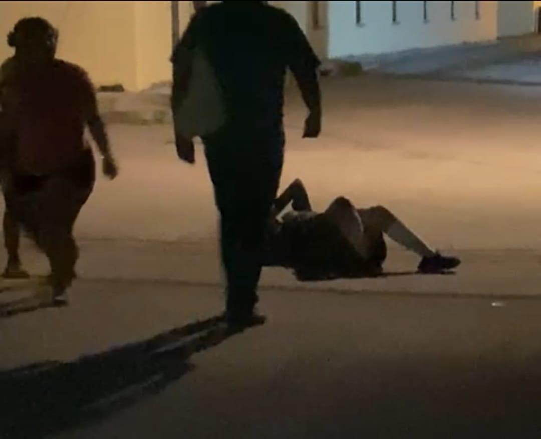 Golpean entre dos a estudiante del Cobac