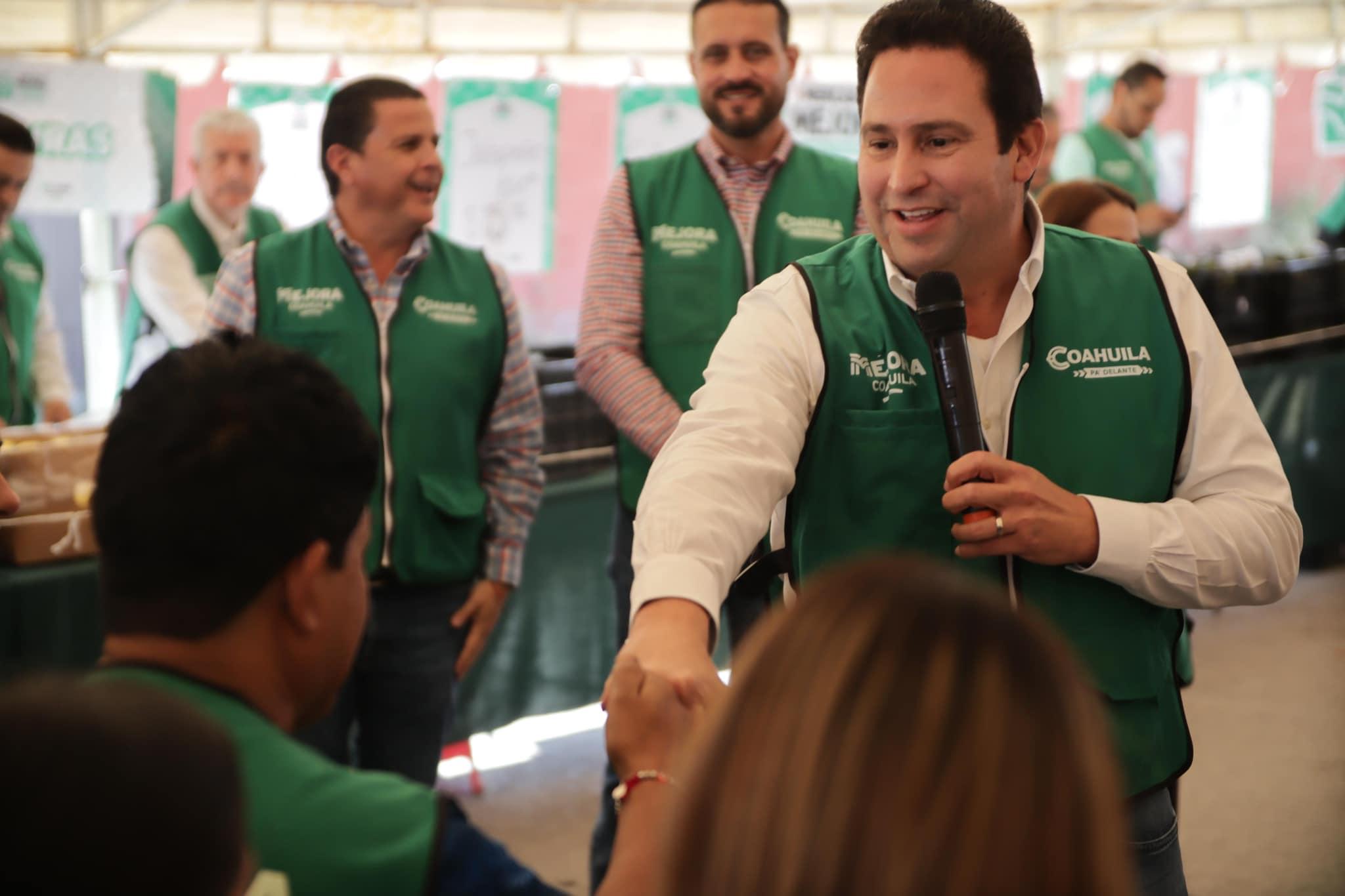 Resalta Javier Díaz los beneficios del Mercadito