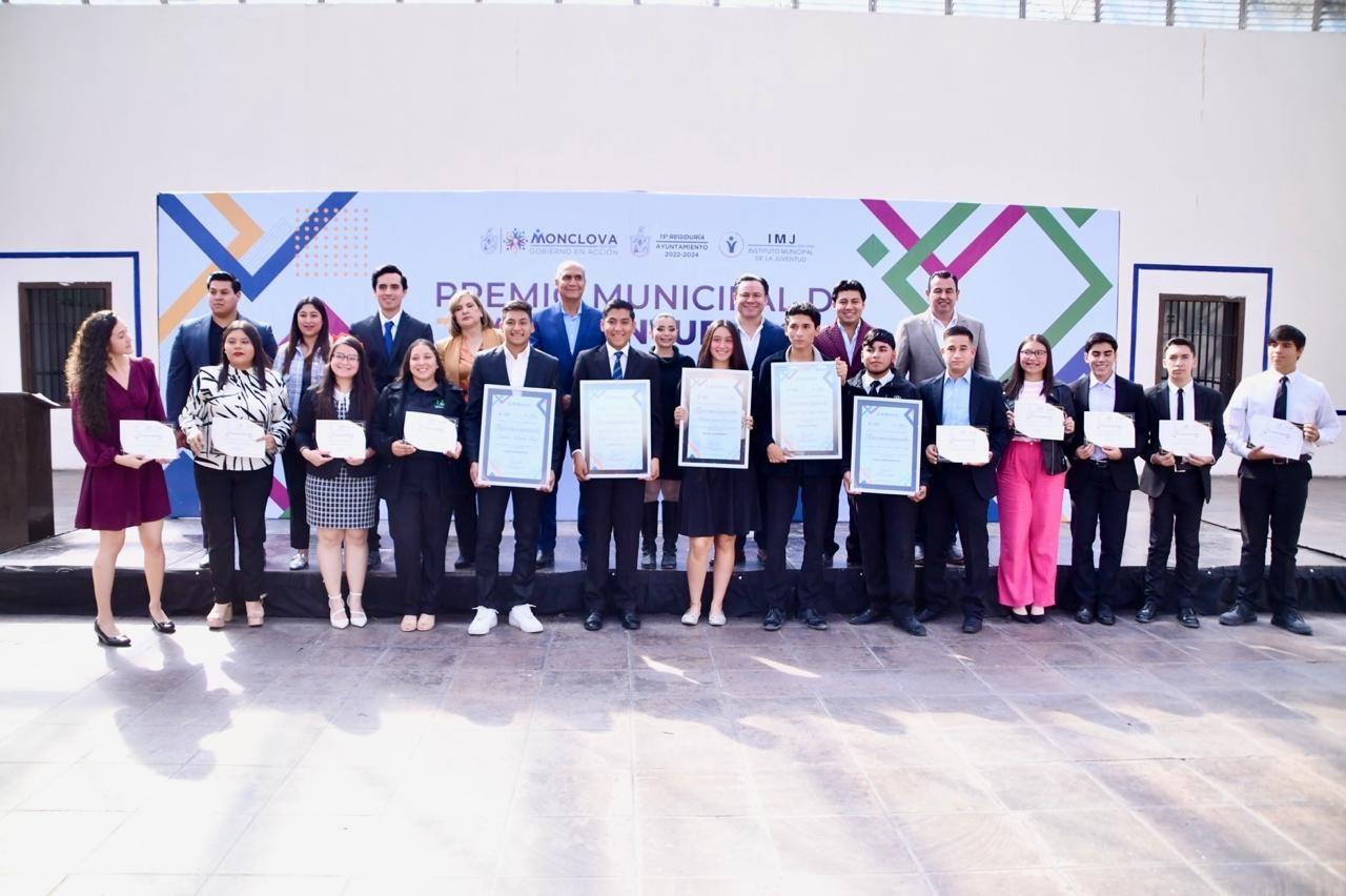 Celebran con ganadores de Premio de la Juventud