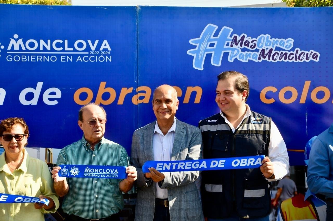 Entrega Mario Dávila pavimento por 8 MDP