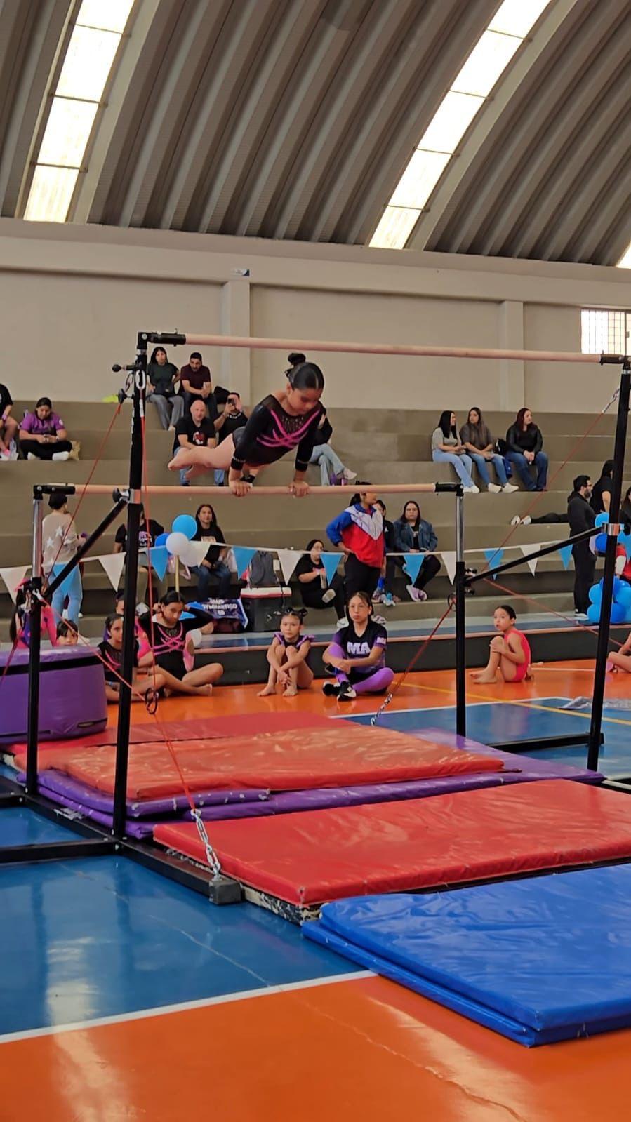 Dominan gimnastas de San Buena en NL