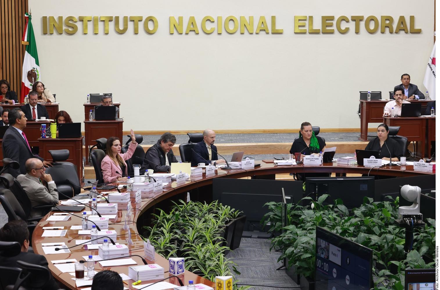 Juez multa con más de 50 mil pesos a 11 consejeros del INE; desacatan prohibición sobre preparativos de elección judicial