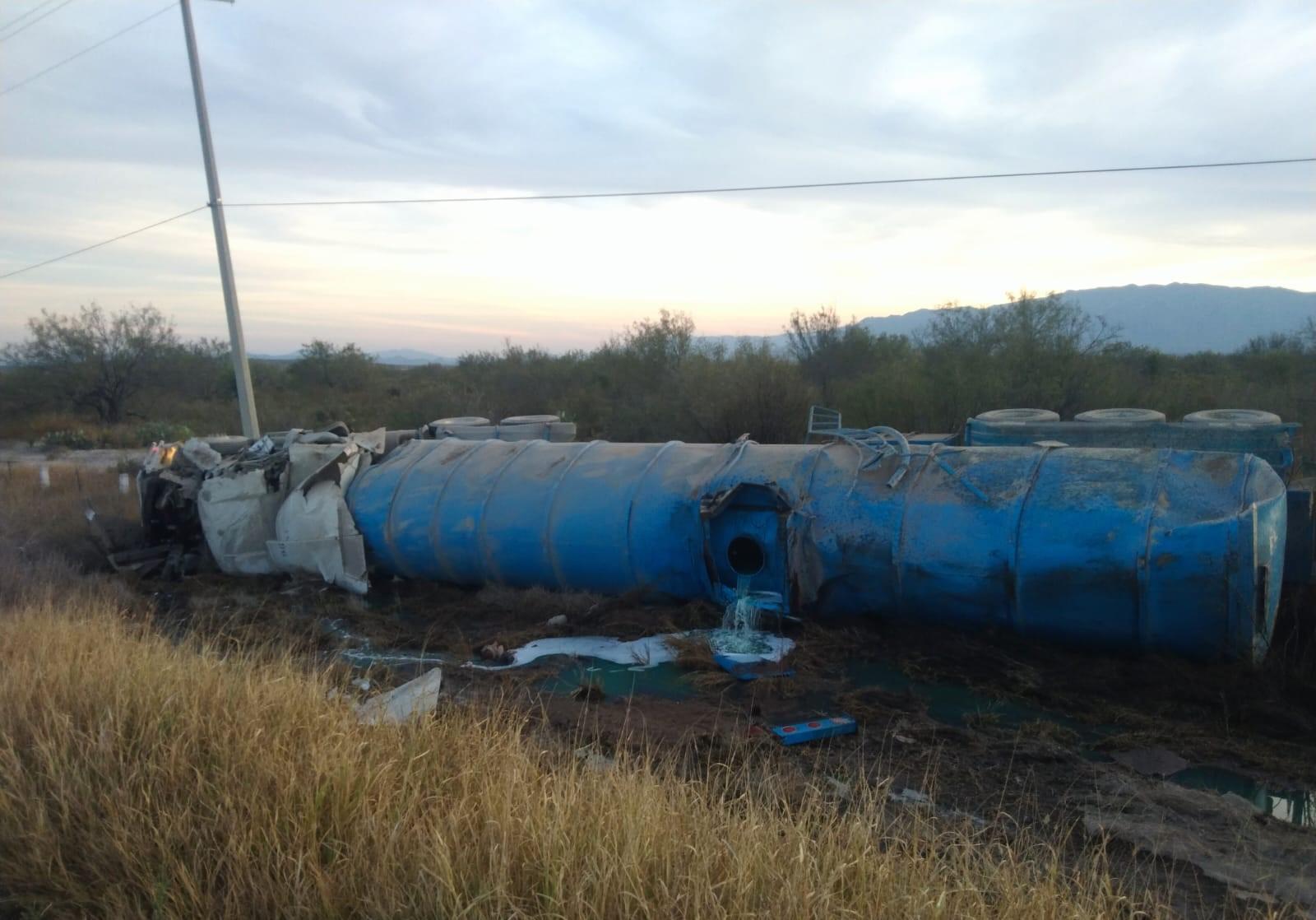 Dramática volcadura de tráiler en la 53