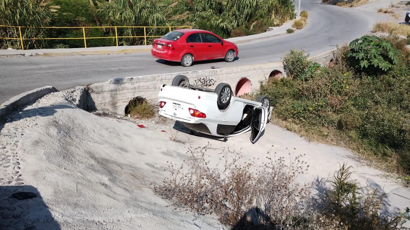 Termina volcado en Río Monclova