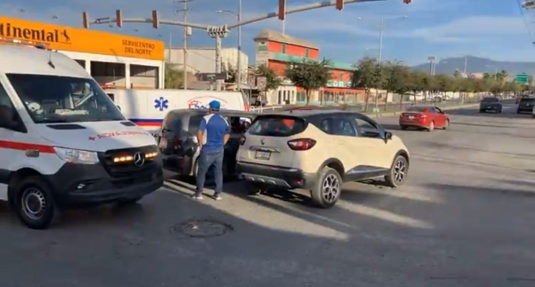Aparatoso choque en Madero y Acereros