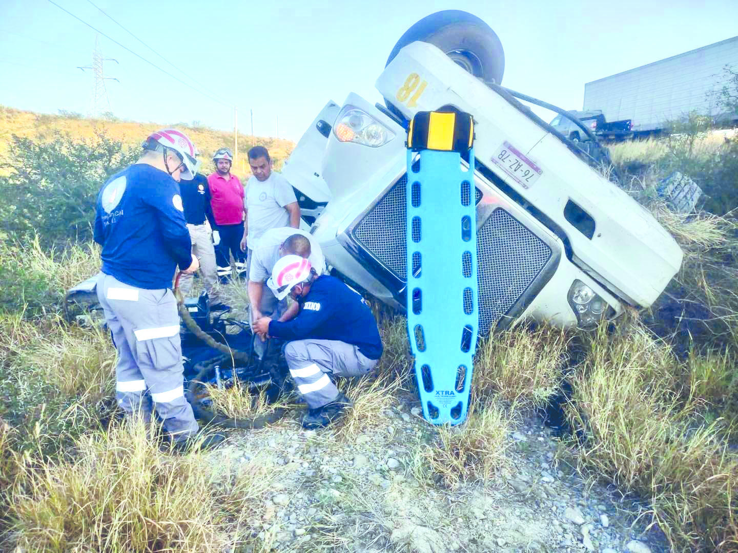 Aparatoso accidente sufre trailero en la 53
