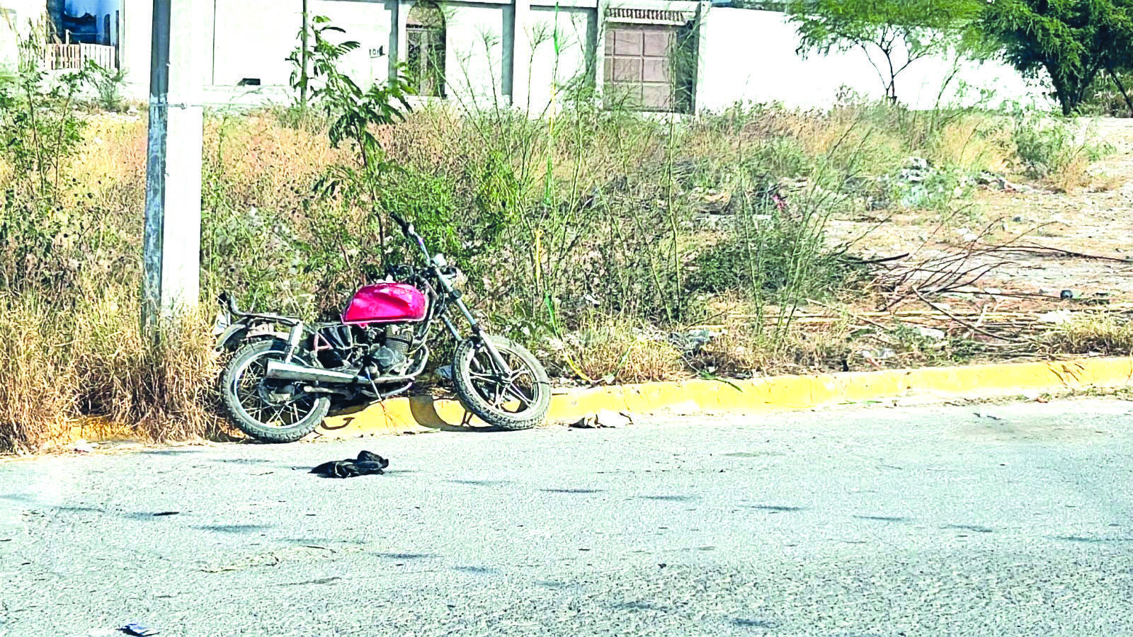 Choca motociclista con bebita a bordo