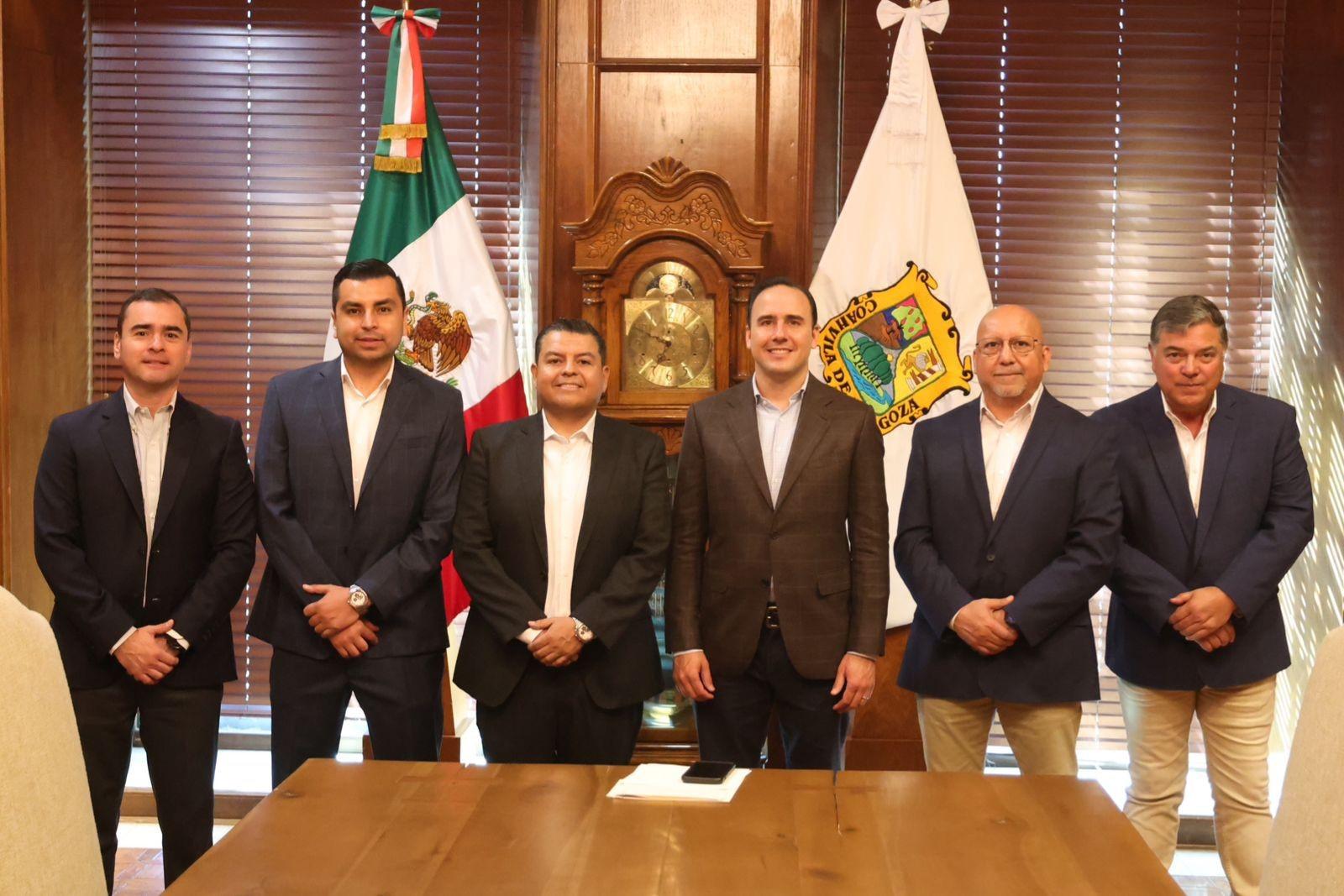 ARRANCA MANOLO RUTA POR SU PRIMER INFORME
