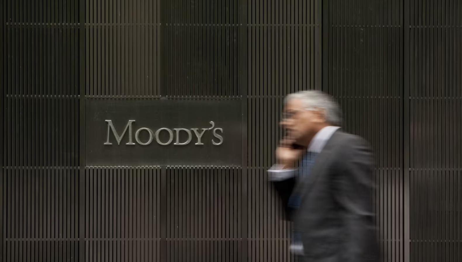 Perspectiva de Moody´s sobre calificación crediticia no implica una baja: Hacienda
