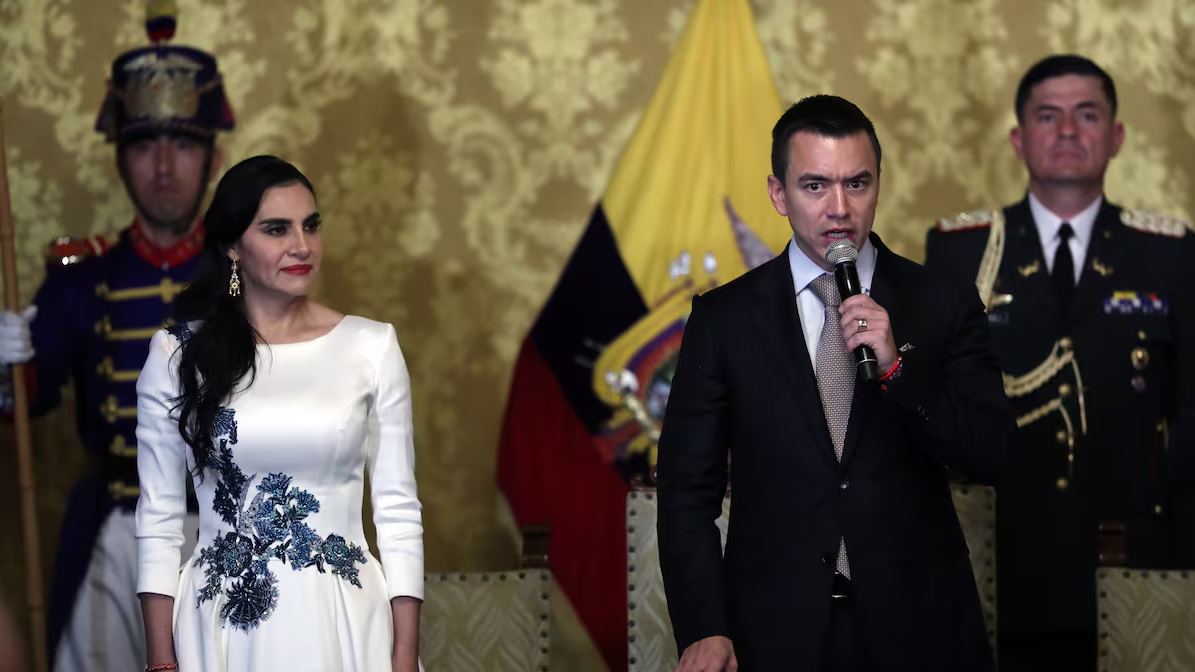 Noboa echa a la fuerza a su vicepresidenta y tiene el camino libre para hacer campaña en 2025