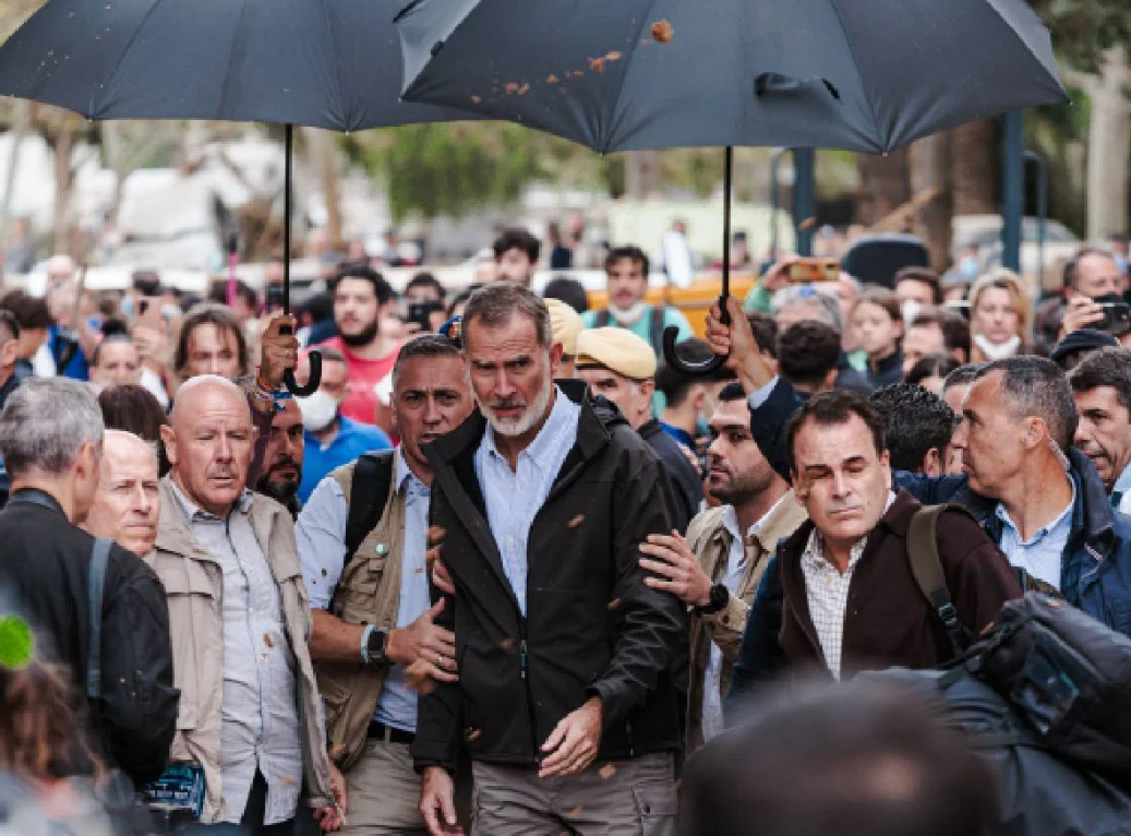 Reyes de España regresarán a Valencia; recibieron lodo en su primera visita