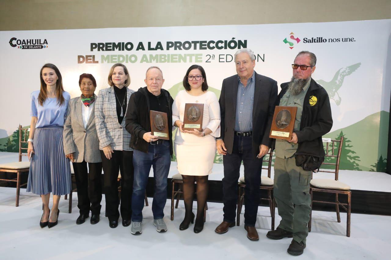 Premian a defensores ambientales de Saltillo