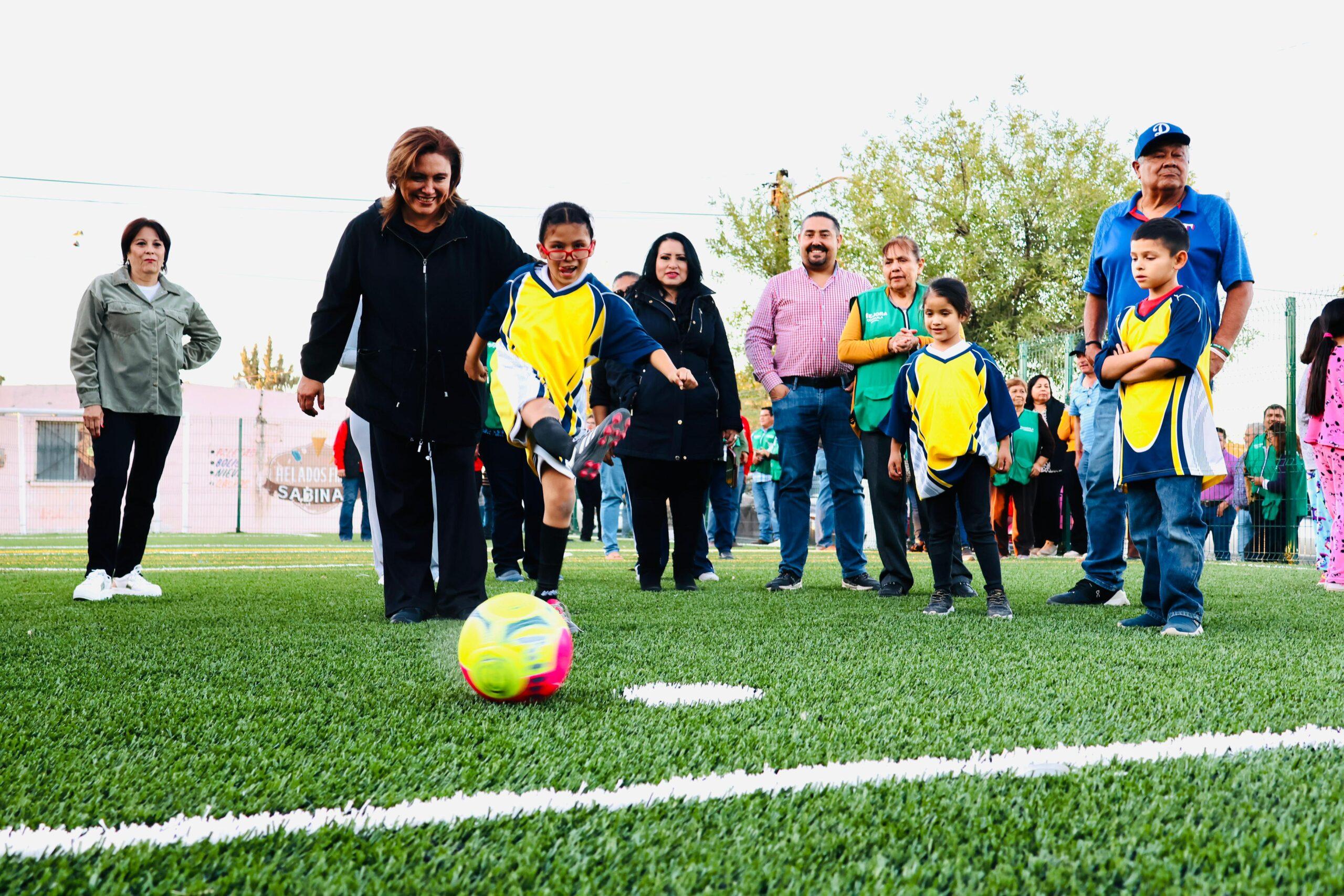 Impulsa Haro el deporte rehabilita tres canchas