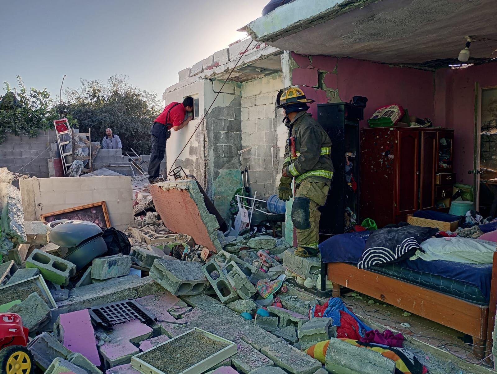 Muere niño aplastado tras explotar vivienda