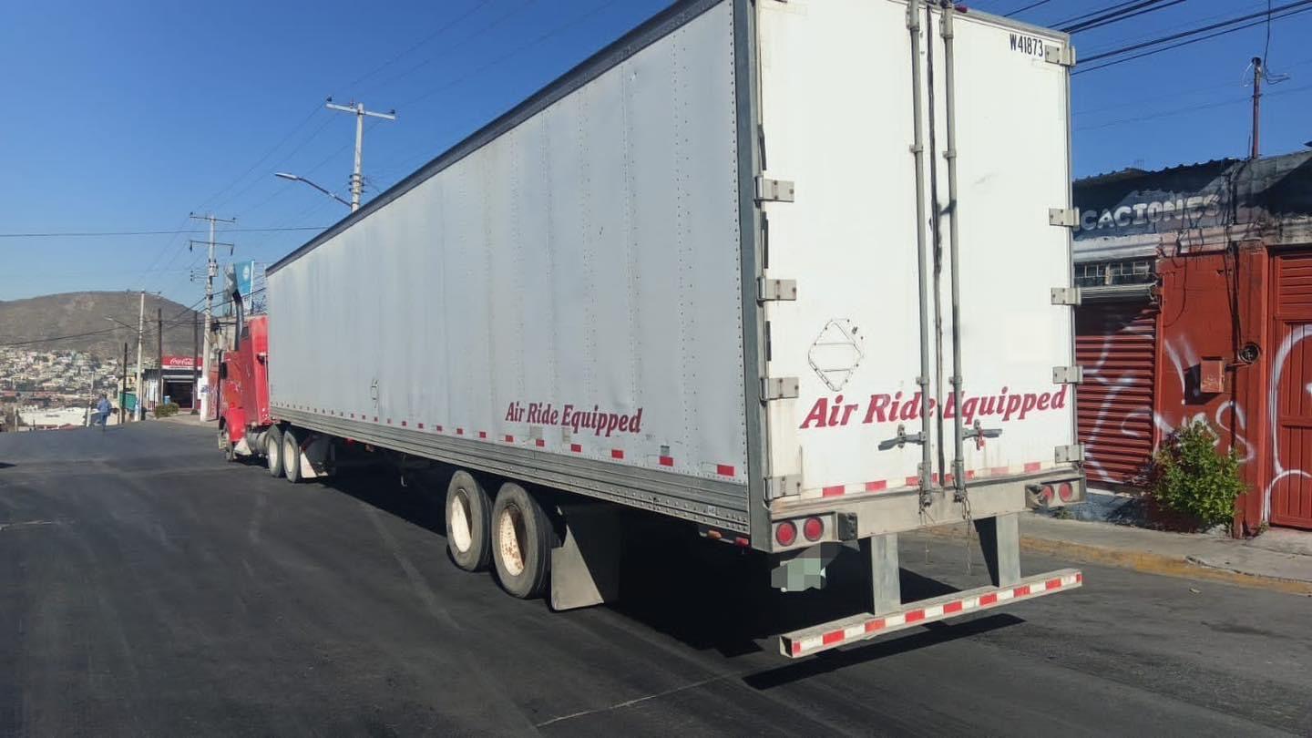Recuperan en Saltillo tráiler robado en Mty