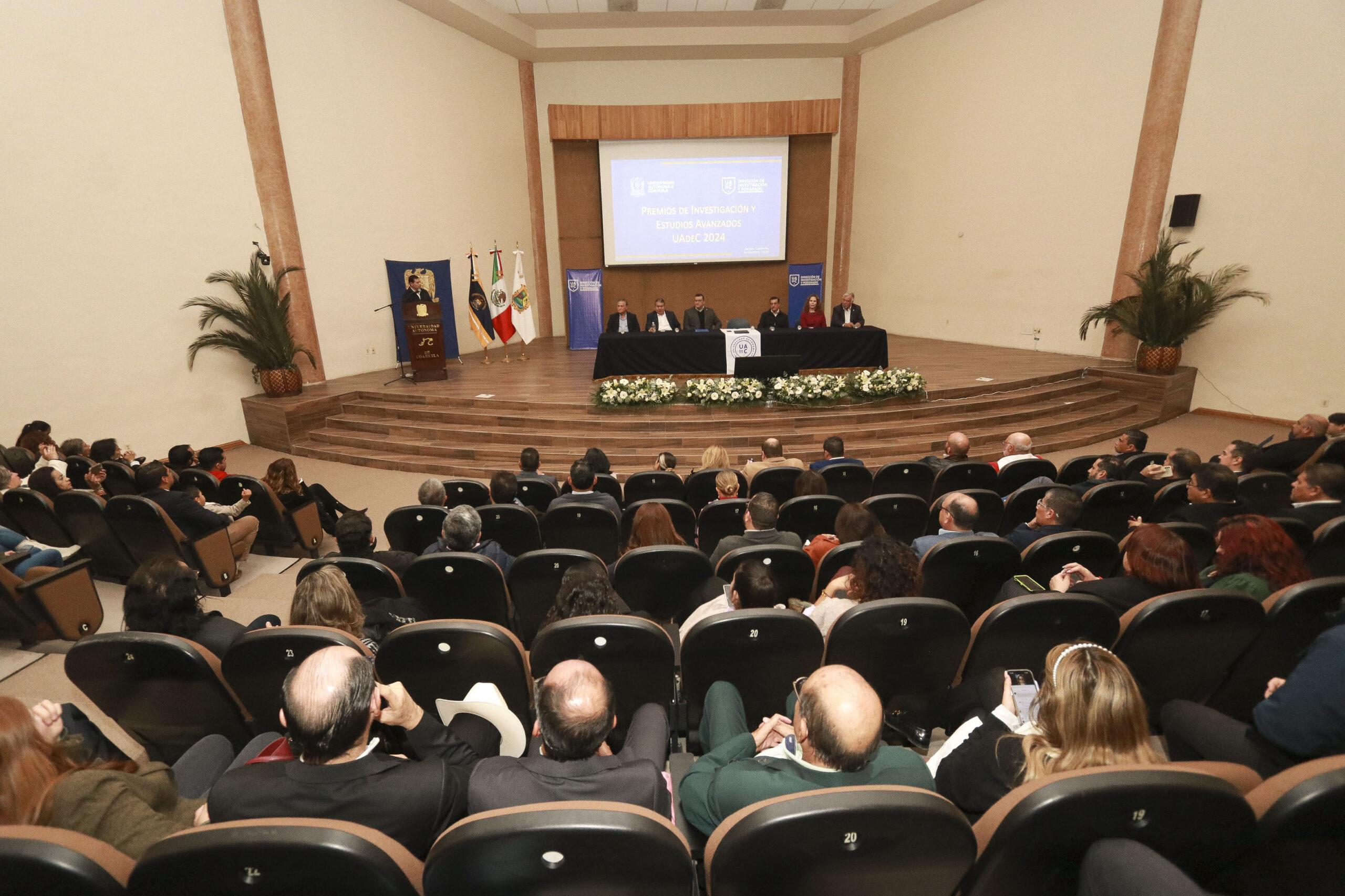 Reconoce UAdeC logros académicos