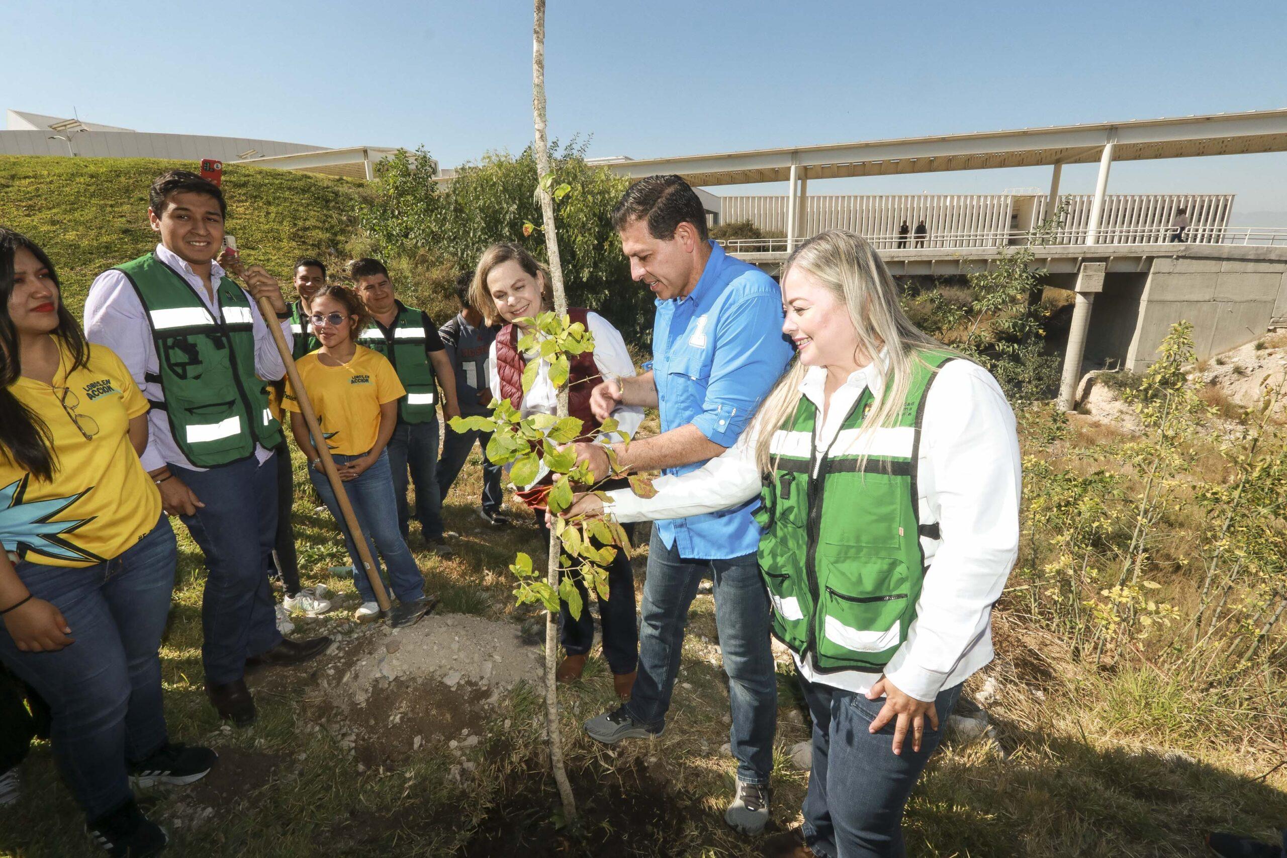 Siembran 67 árboles en unidades de UAdeC