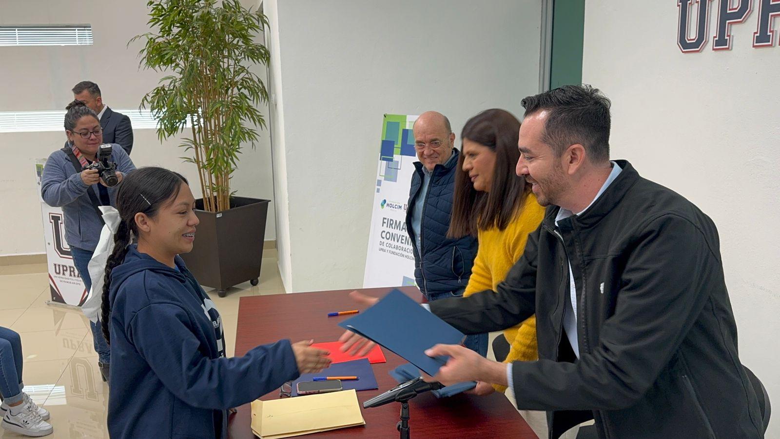 Firma la UPRA alianza con Fundación Holcim