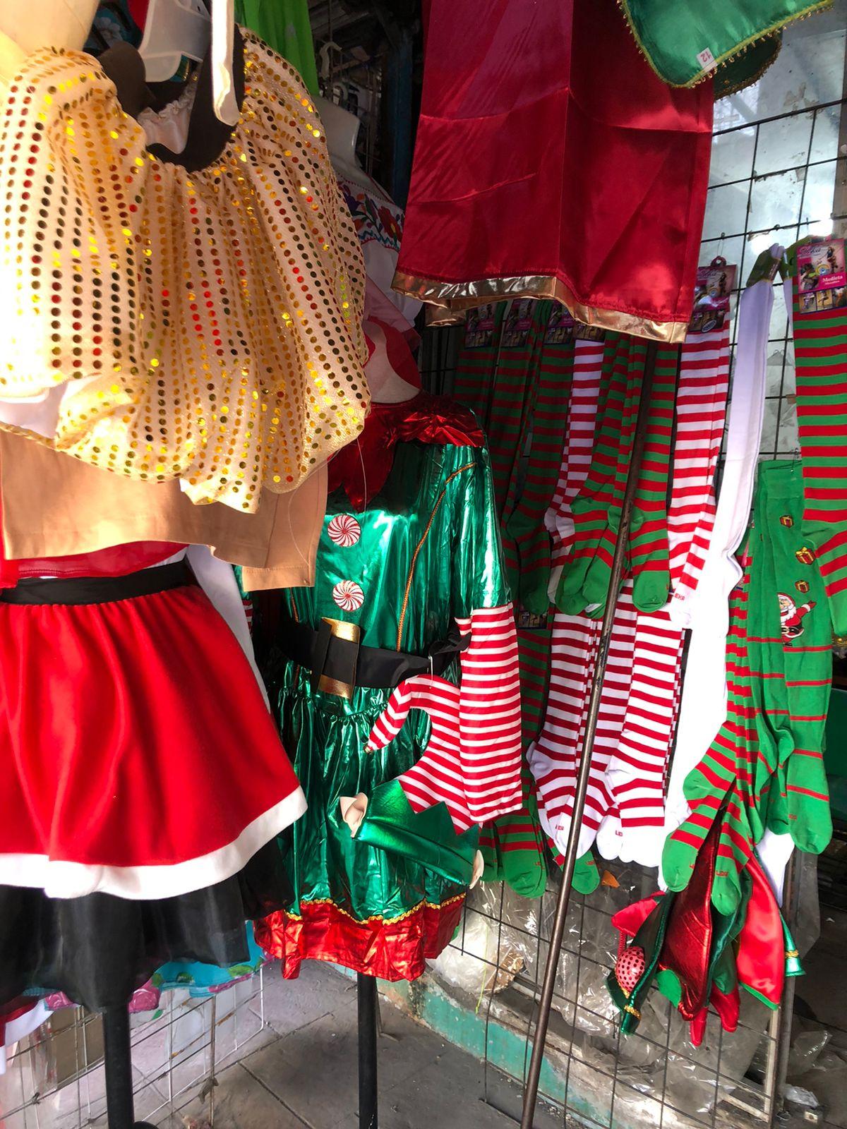Santa y Grinch dominan en vestuarios navideños