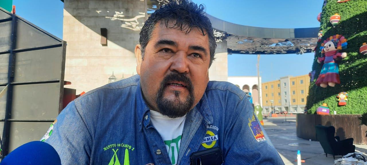 En medio de precariedad obreros “arman” Navidad