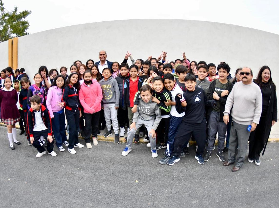 Destacan las escuelas apoyo de Mario Dávila