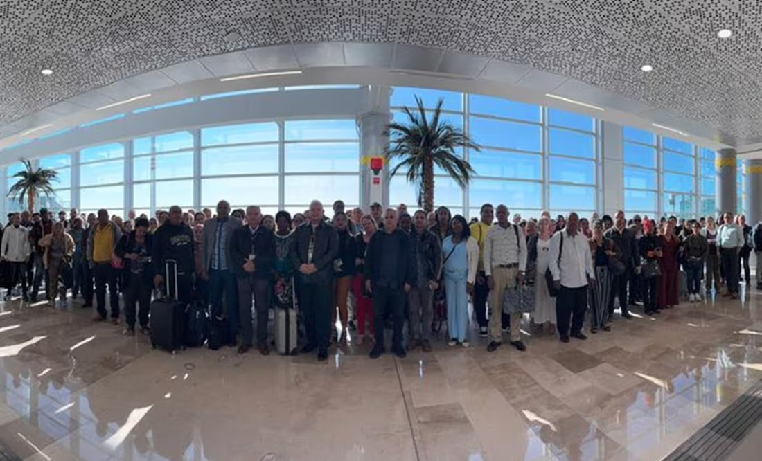 Llegan al AIFA casi 200 médicos de Cuba para atender a mexicanos; van a 24 estados