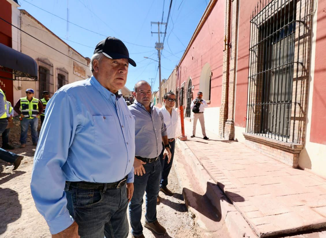 Supervisa Chema Fraustro trabajos en calle General Cepeda