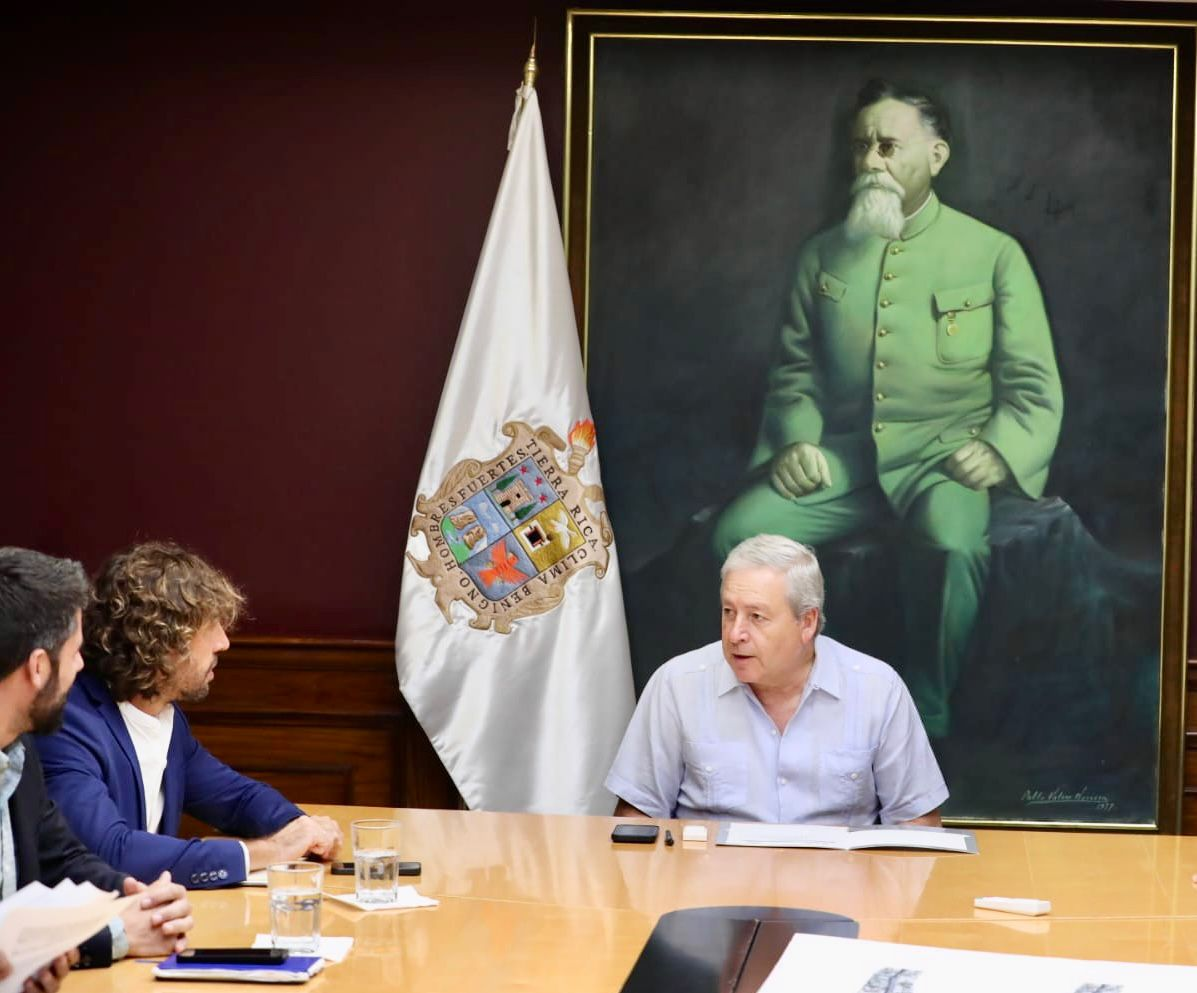 Se reúne Chema Fraustro con Agsal por trabajos en calle Gral. Cepeda; revisa plan de trabajo