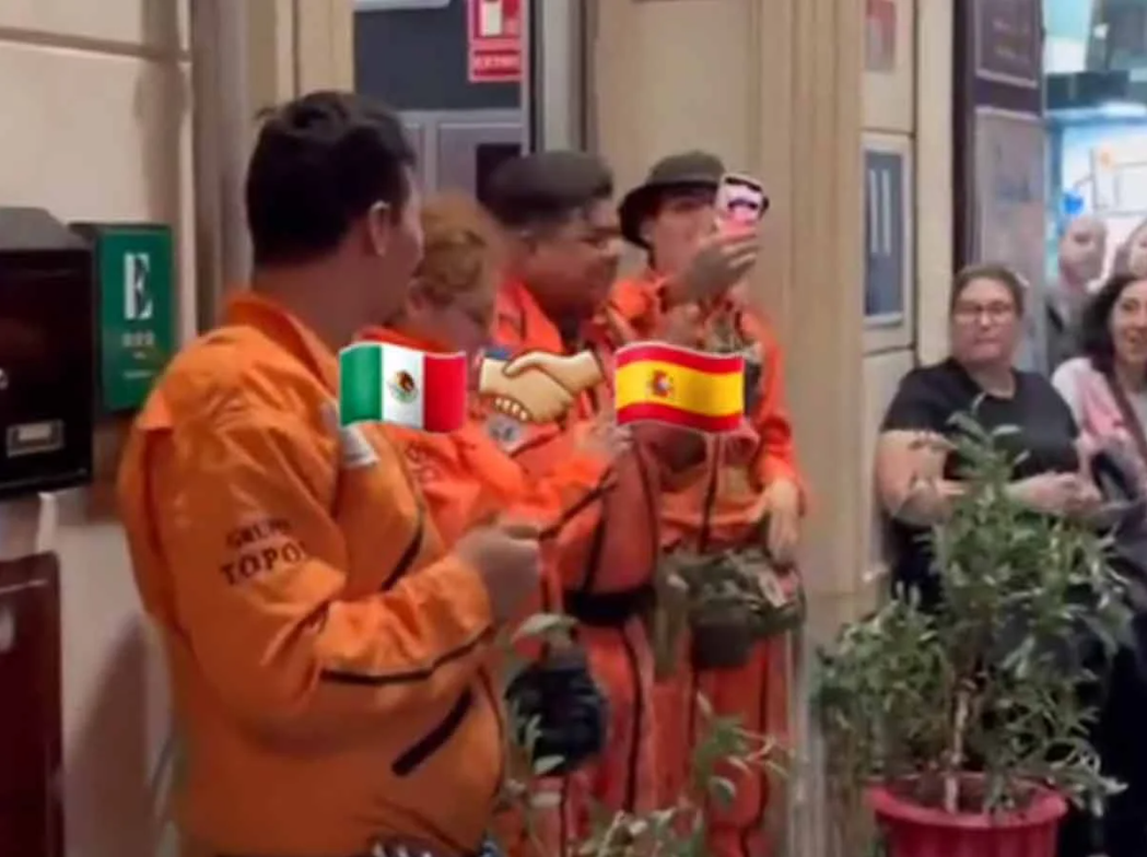¡Humanismo mexicano! Ovacionan a Topos Azteca por su labor tras el paso de la DANA en Valencia
