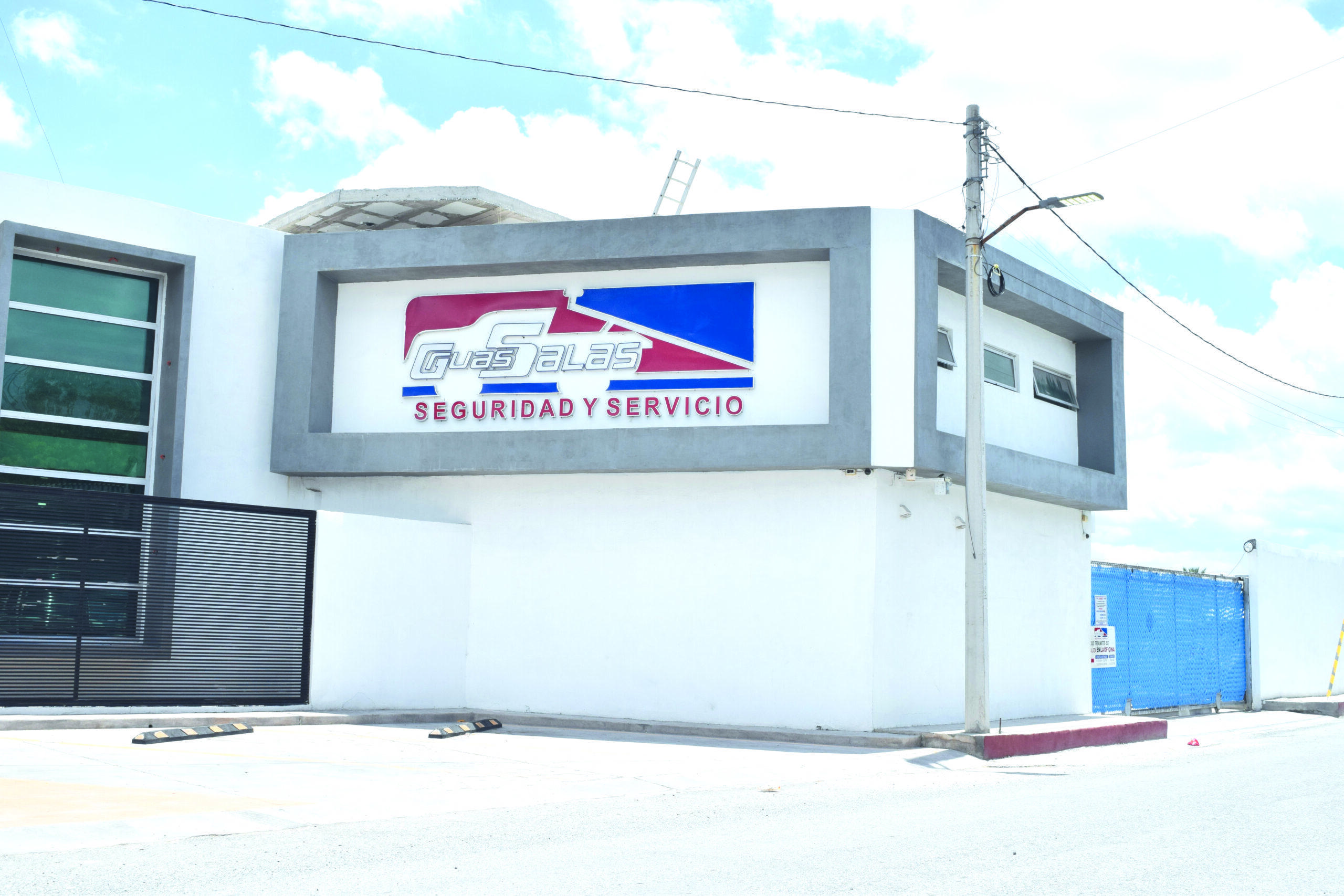 Ordena juez federal a Grúas Salas que devuelva el auto