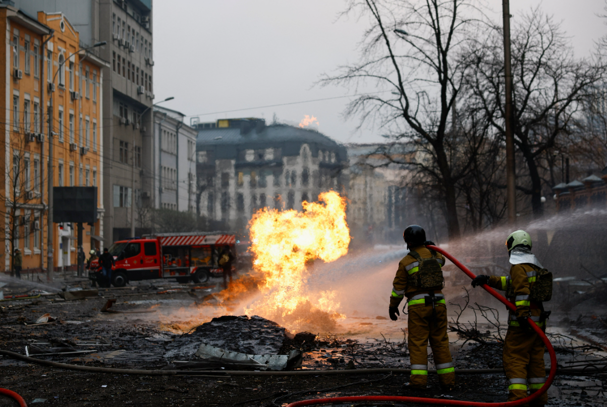 Ataque ruso en Kiev daña las embajadas de Argentina y Portugal; hay un muerto