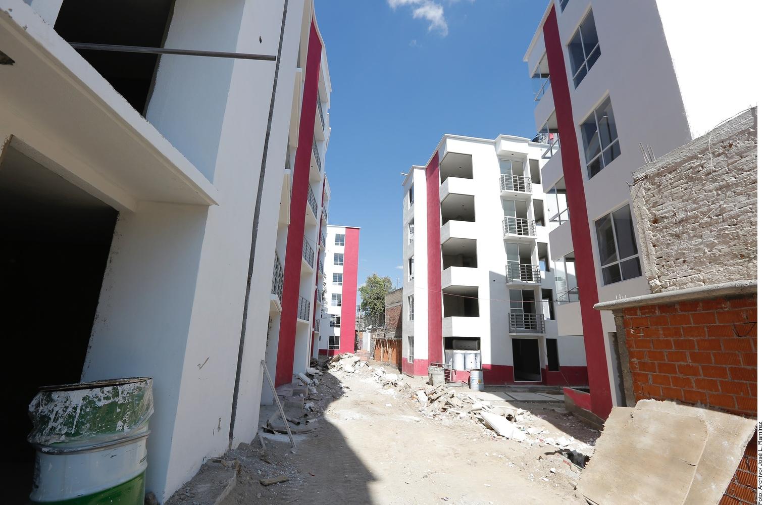 Cae vivienda social, incluso con AMLO