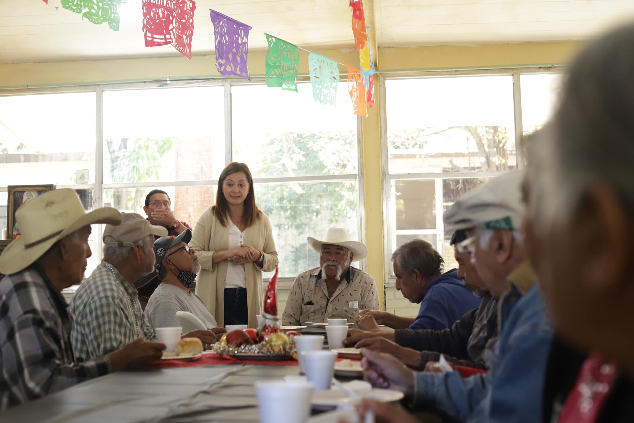 Celebra DIF posada en Comedor Comunitario