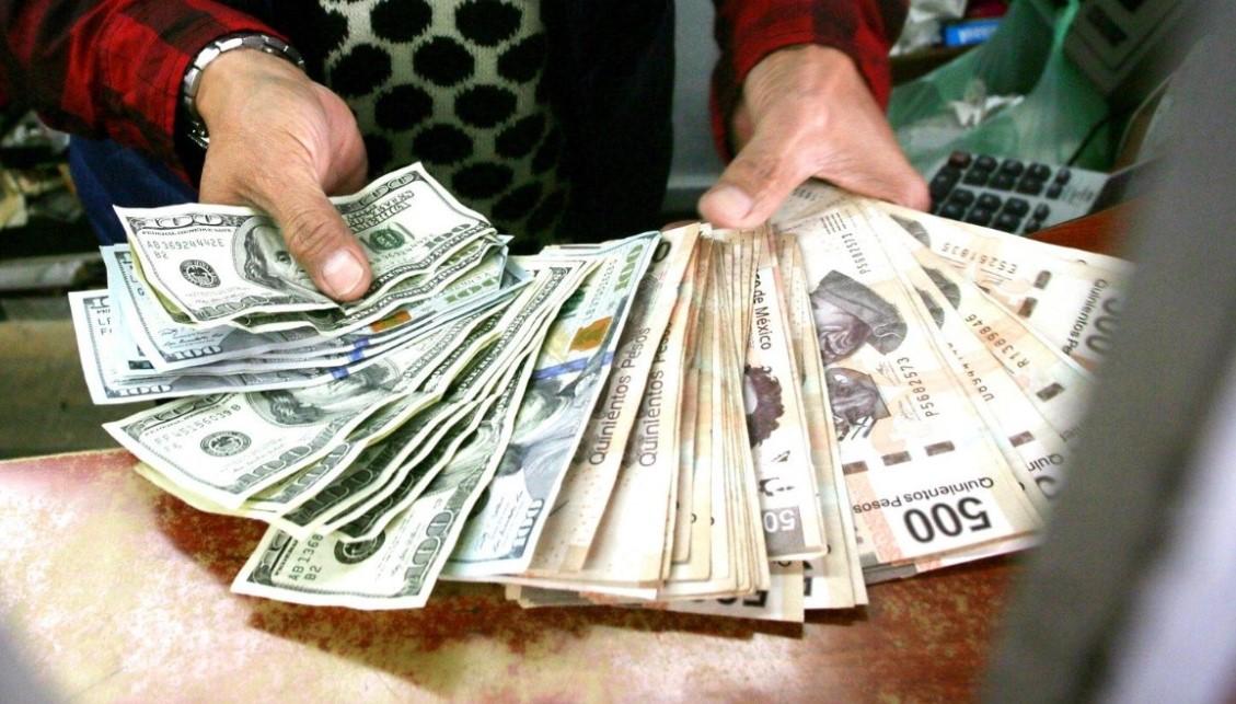 Dólar ‘arruina’ ganancia del peso previo a Navidad: Cierra en las 20.22 unidades este lunes