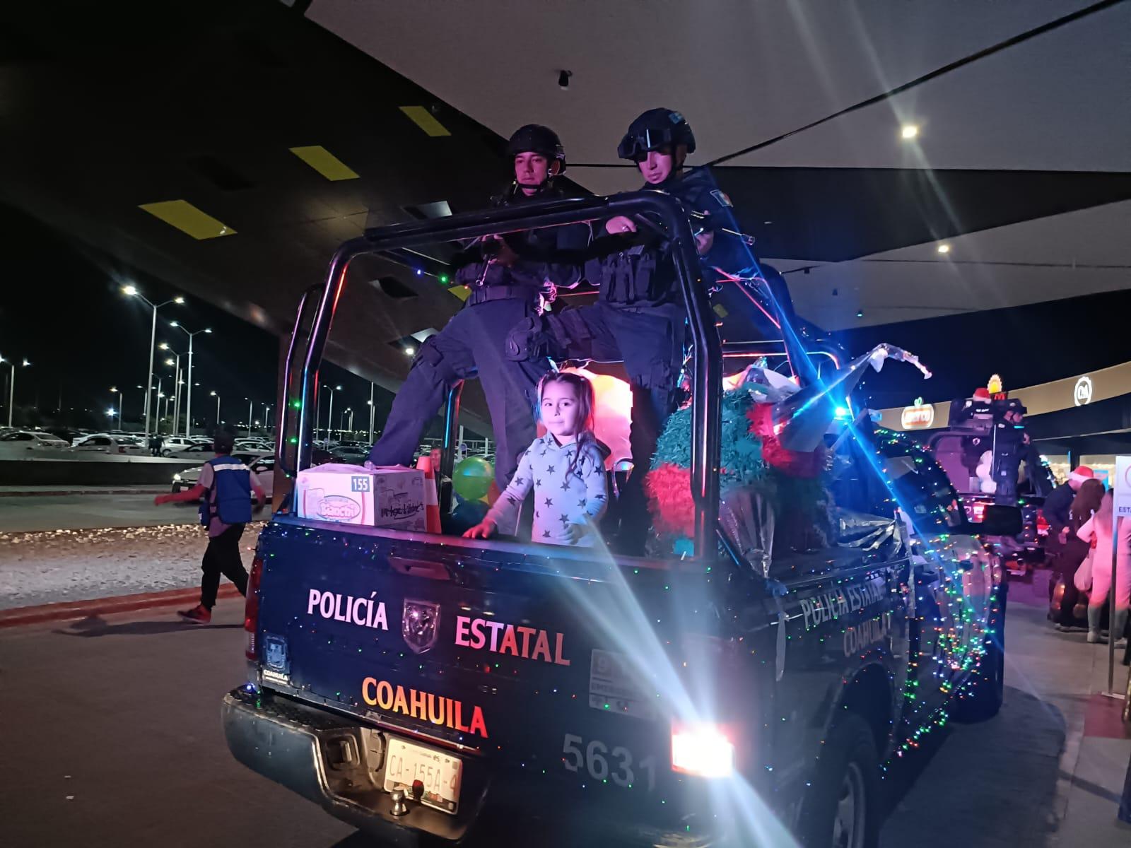 Policía Civil de Coahuila entrega regalos en región