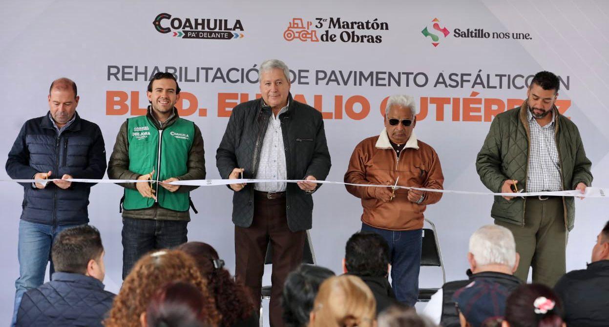 Entrega Chema Fraustro obra en el Eulalio Gutiérrez