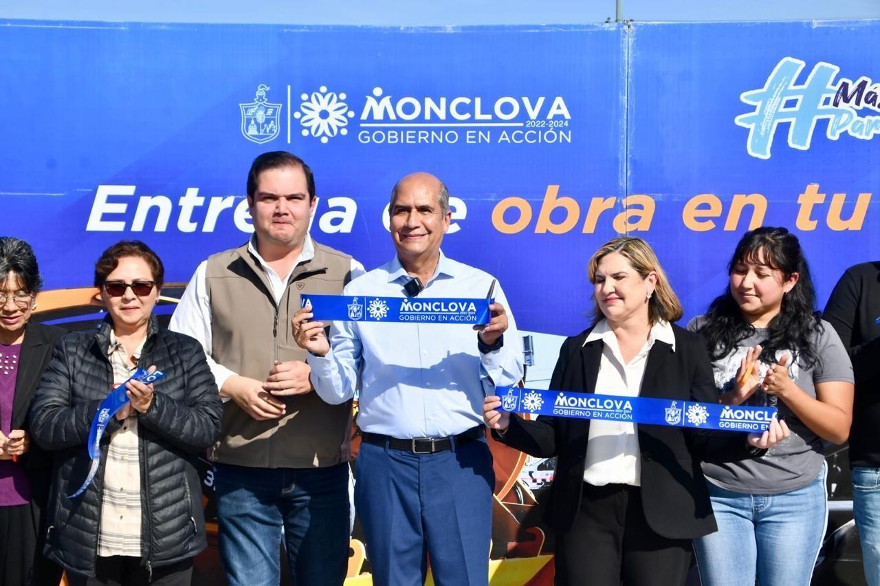 Hace entrega Mario Dávila de nueva plaza en Estancias