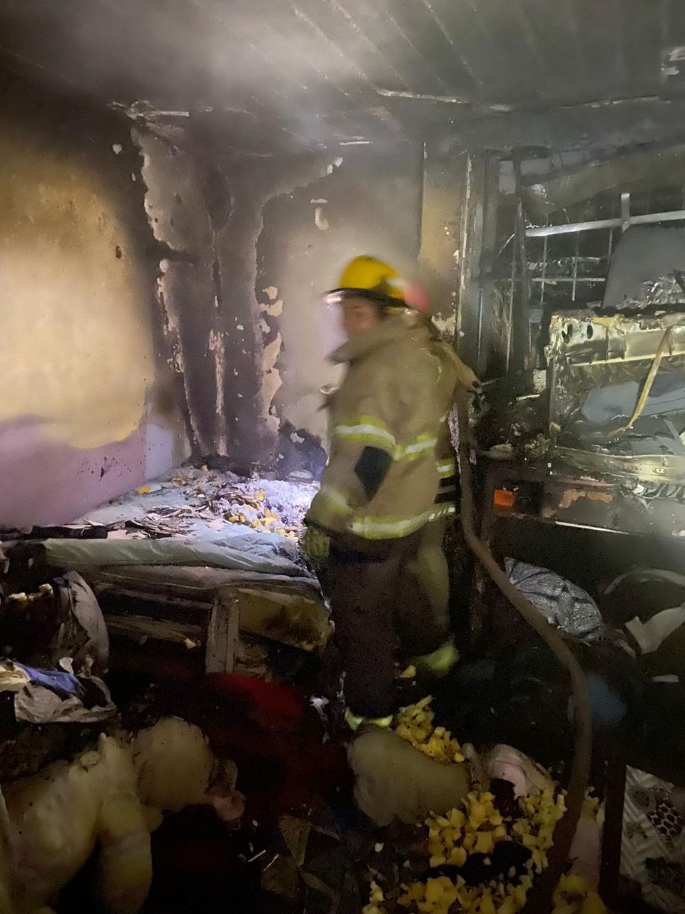 Pierde familia todo en voraz incendio
