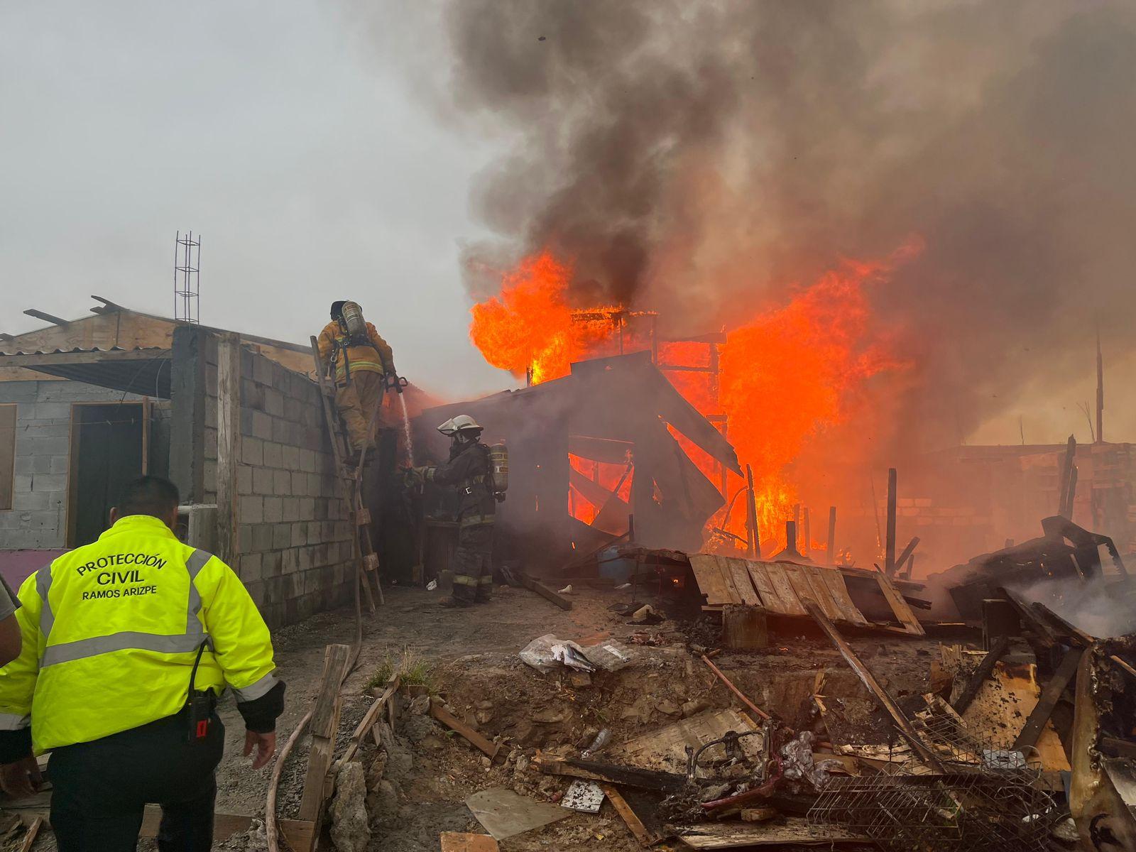 Incendio consume dos tejabanes en Urbivilla