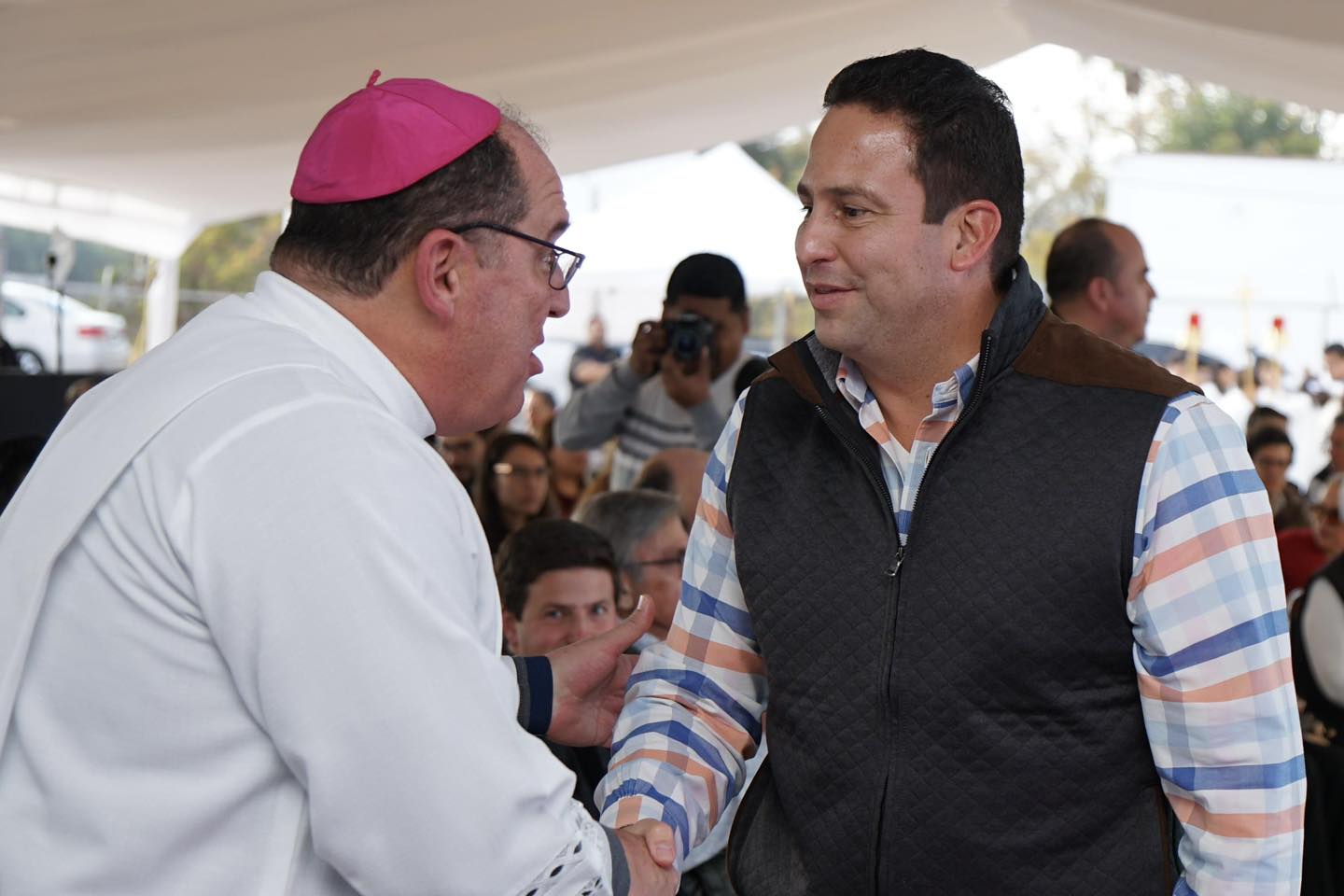 Asiste Javier al inicio de construcción de parroquia