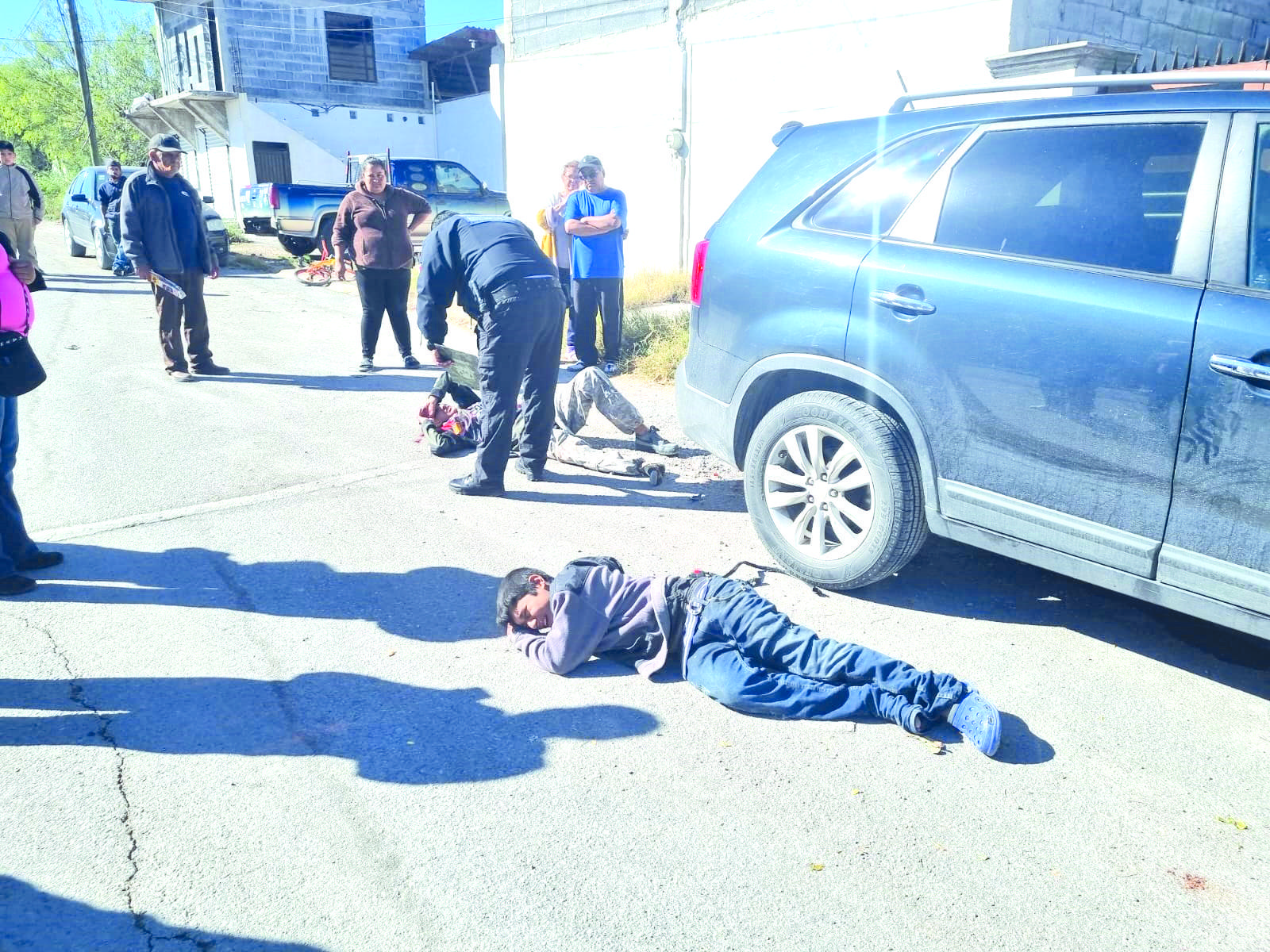 Se atraviesa en moto y ocasiona accidente