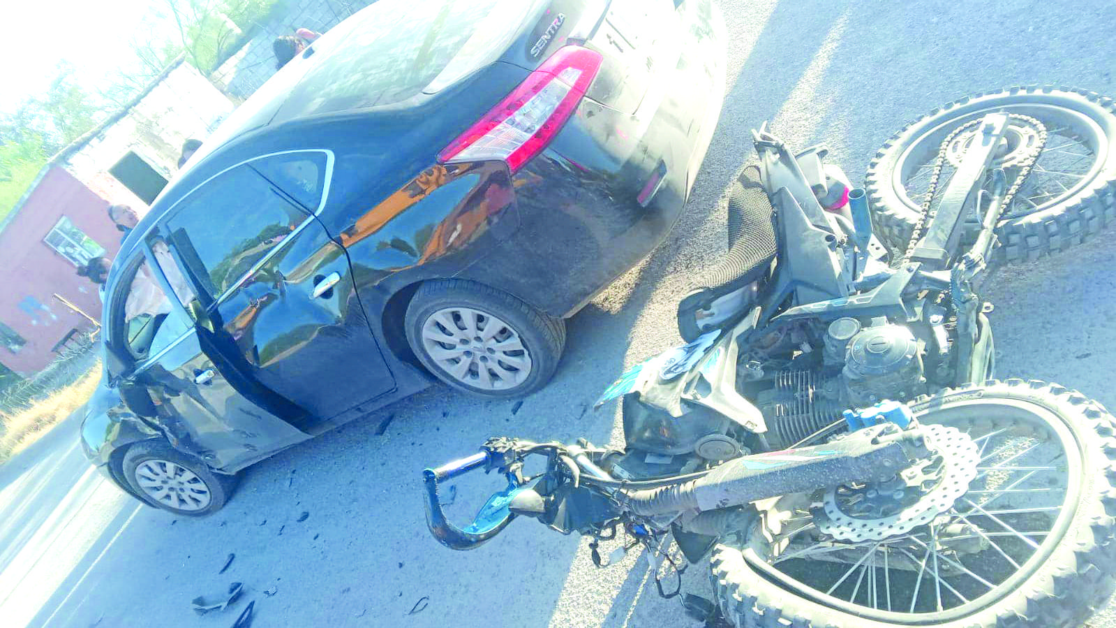 Otro motociclista no respeta el alto