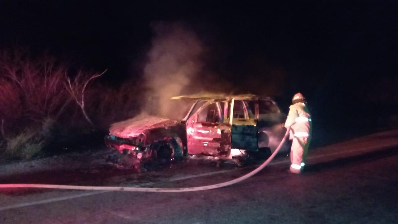 Consume incendio Suburban en la 57