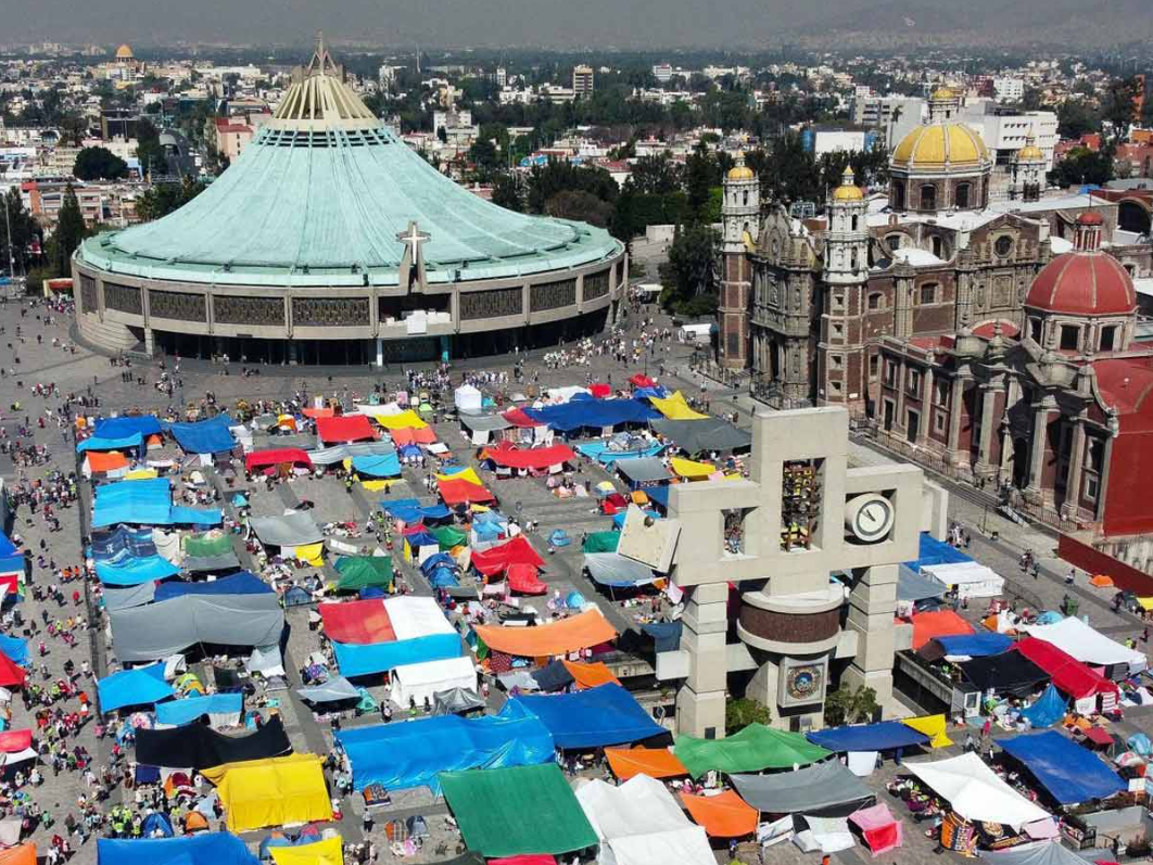 Niño peregrino de Puebla se extravía en la Basílica de Guadalupe; policías de CDMX lo salvan