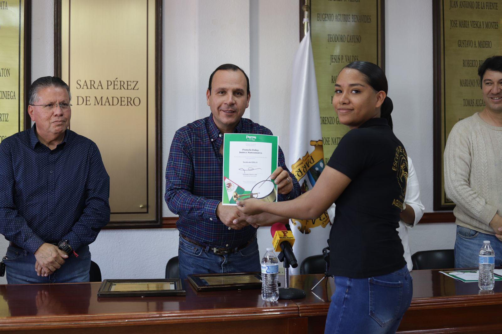 Festeja Parras a sus campeones cívicos