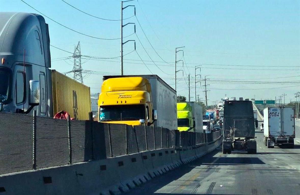 Domina caos vial en la Monterrey a Castaños