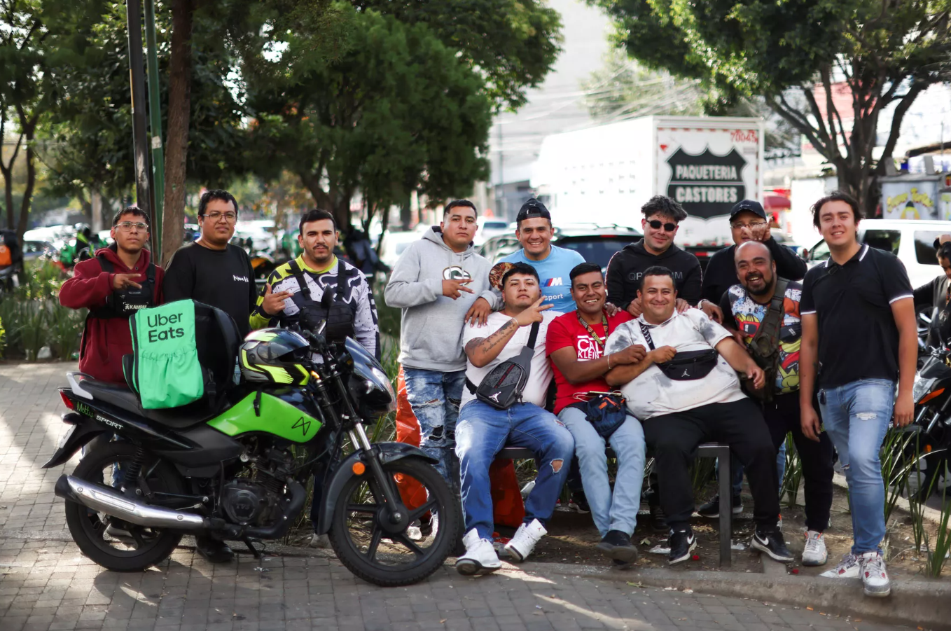 Repartidores responden a la iniciativa de Sheinbaum para darles seguridad social
