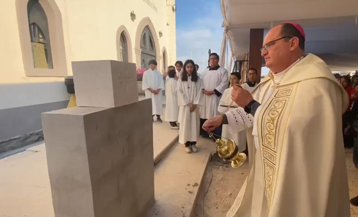 Bendicen la primera piedra de ¨Parroquia Santiago Apóstol